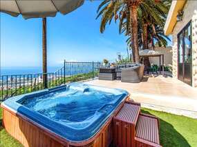 Wonderful spacious villa with heated pool, jacuzzi, pooltable & table tennis