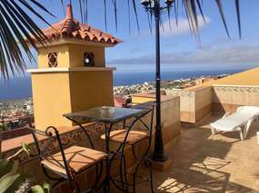 Deluxe Penthouse flat with terrace and sea view